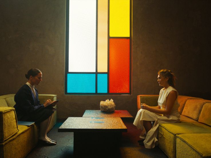 L'Évaluation : thriller futuriste avec Alicia Vikander et Elizabeth Olsen