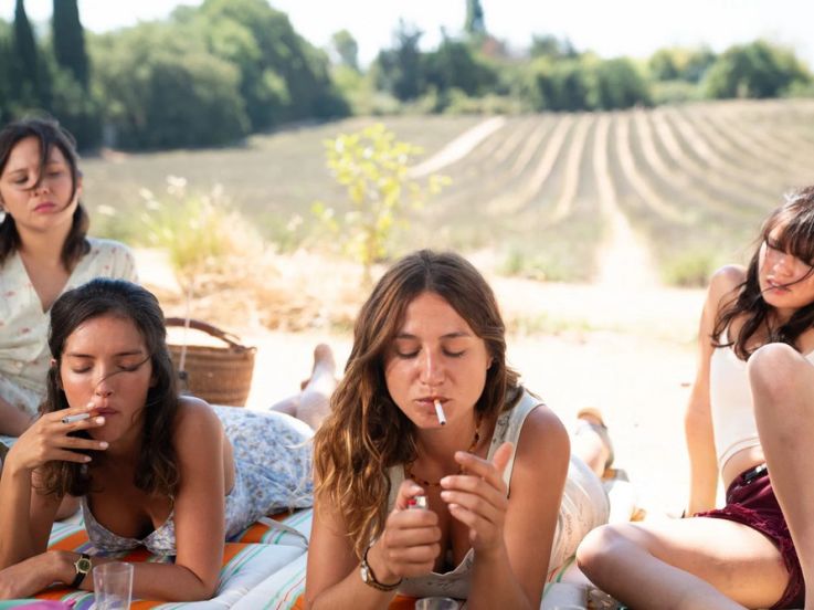 Le Gang des Amazones : Mallory Wanecque, Izïa Higelin, Lyna Khoudri, Laura Felpin