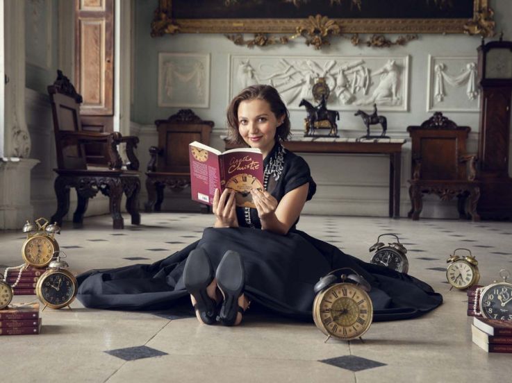 Les Sept cadrans d'Agatha Christie: Mia McKenna-Bruce