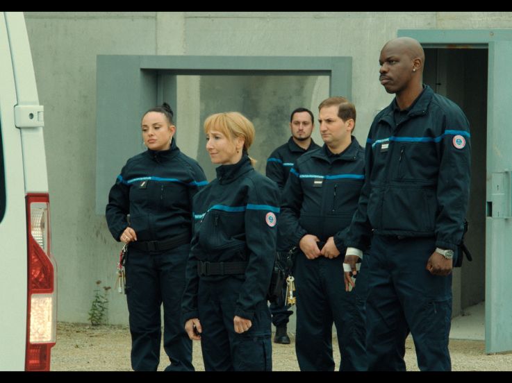 Surveillant ! : Audrey Lamy et Jean-Pascal Zadi sèment le chaos en prison sur Disney+
