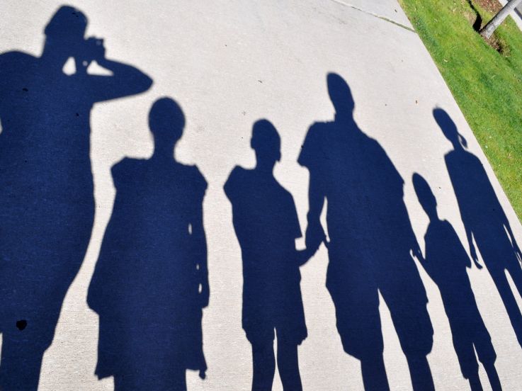 Ombres d’une famille — photographie d’illustration