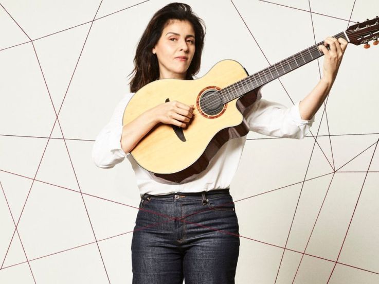 Souad Massi captive le public des Folies Bergère à Paris lors de son concert exceptionnel