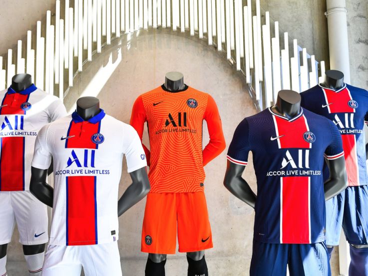 PSG : les nouveaux maillots officiels pour les 50 ans du club 