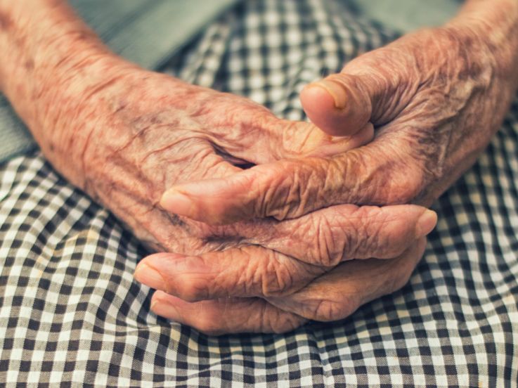 Covid : le protocole dans les Ehpad assoupli pour les fêtes de fin d'année 