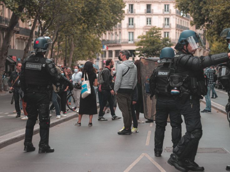 Manifestations : des policiers "liaison et d'information" vont intégrer les cortèges dès mars 