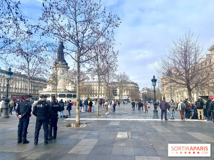Paris : évacuation du camp de migrants installé place de la République dans le calme