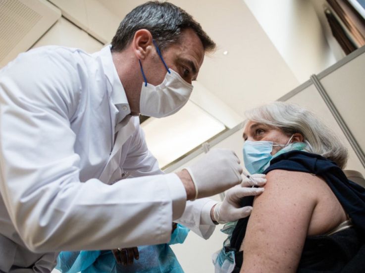 Cas contact : "les règles pourront évoluer" pour les vaccinés, selon Olivier Véran