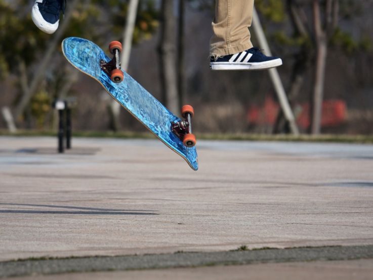 Des cours collectifs de skateboard pour les enfants et les adultes
