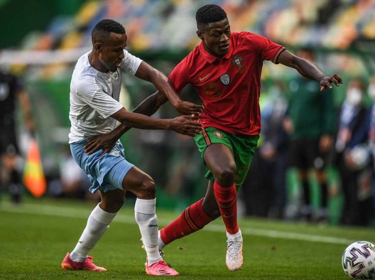 Mercato PSG : le latéral gauche Nuno Mendes signe à Paris