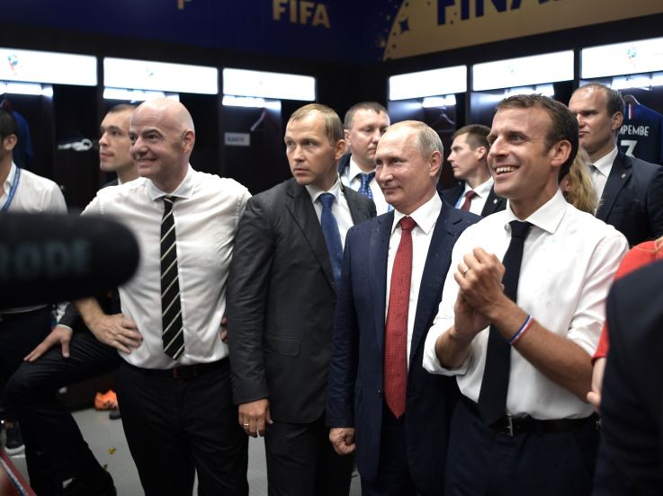 Football : Emmanuel Macron va jouer un match avec le Variété Club de France 