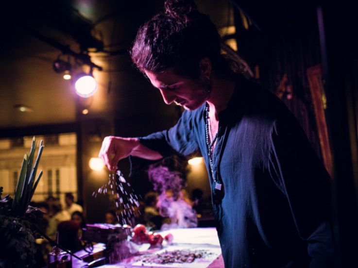 Chez Oim : Julien Sebbag s'invite dans les cuisines du Bus Palladium