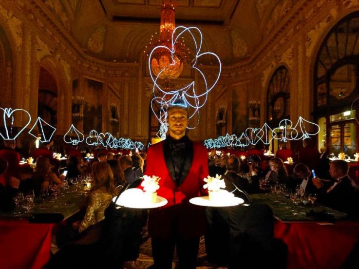 Surrealist Dinner, gastronomie et scénographie au Meurice