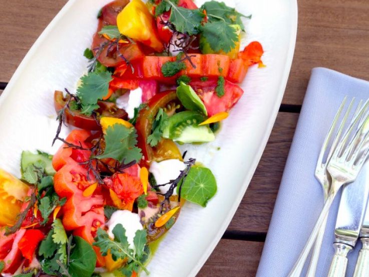 La recette de la salade de tomates x brousse de chèvre frais d'Armand Arnal, chef de La Chassagnette