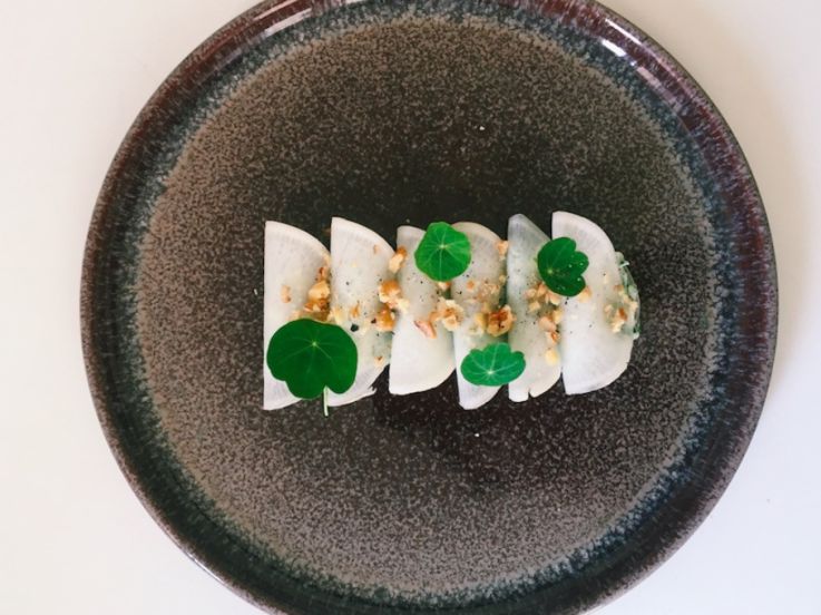 La recette des ravioles au navet, roquefort et noix de la cheffe Camille Dessolin