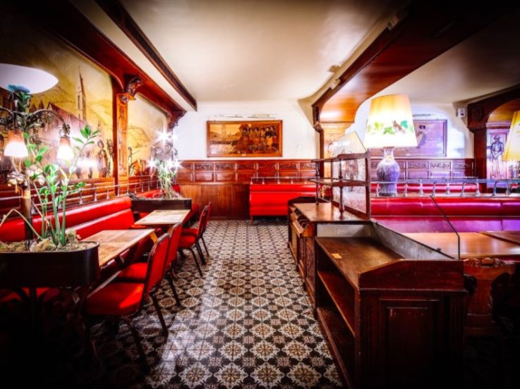 Vente aux enchères à la brasserie Jenny qui devient ensuite Bouillon République