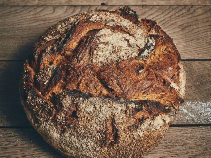 Benoit Castel fabrique un nouveau pain à partir des invendus de la veille