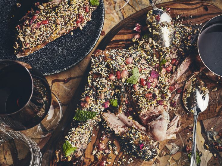 La recette de l'épaule d'agneau de lait confite, sauce zaatar d'Adam Bentalha