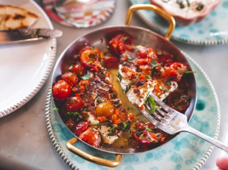 La recette de la feta psiti de Chloé Monchalin chez Filakia