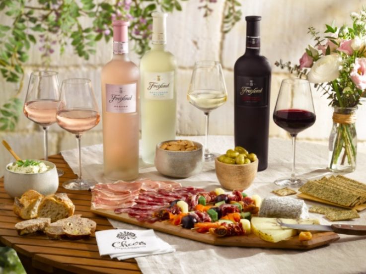 Les nouveaux paniers apéro de Freixenet x Cheers pour l'été 2021