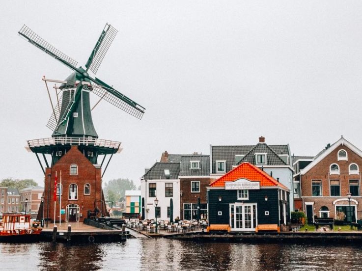 Omicron : Un foyer d'infection aux Pays-Bas inquiète sur la résistance du variant aux vaccins