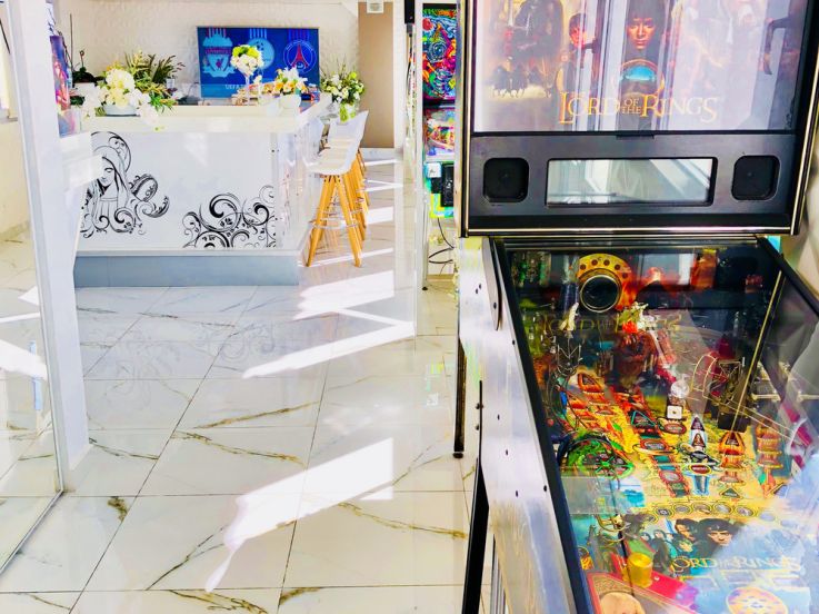 Découvrez en EXCLU le nouveau Penthouse Sortiraparis dédié à la Ligue des Champions sur la plus belle avenue du monde !