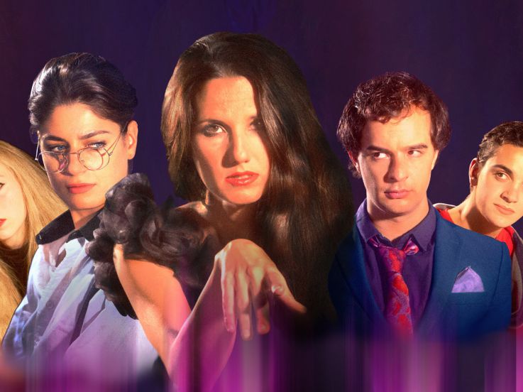 "Requiem pour une conne" au Petit Théâtre de Naples : critique d'une jolie plongée dans les 90's