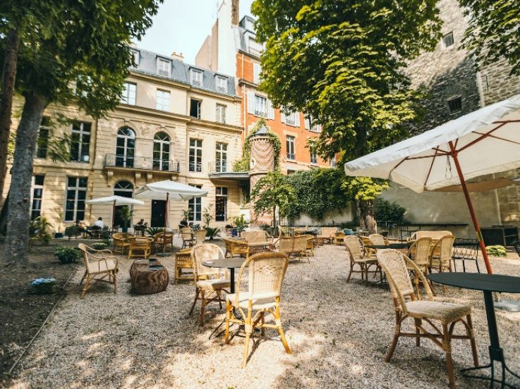 Les Marchands d'art des Puces se retrouvent chez We Are_ à Paris