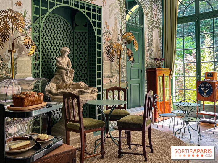 Le Café des Rêves du Grand Hôtel des Rêves : un café et son jardin secret dans un décor de théâtre