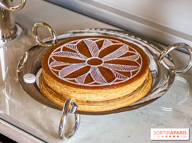 Amande, Vanille & Praliné Spéculoos la galette des rois 2026 de Matthieu Carlin à l'Hôtel de Crillon