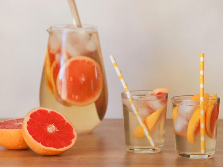 Canicule : Top 3 des alternatives écologiques et économiques pour donner du goût à l'eau du robinet