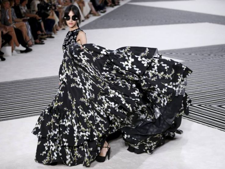 Paris Fashion Week : les images du défilé Giambattista Valli Haute Couture 2023-2024