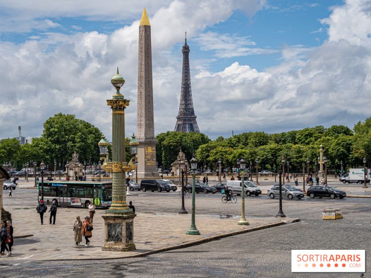 Pedestrian Champs-Elysées: car-free day on the famous avenue on