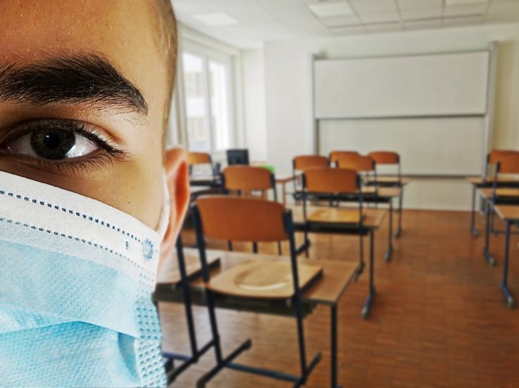 Le protocole sanitaire ne sera pas allégé dans les écoles avant septembre selon Blanquer