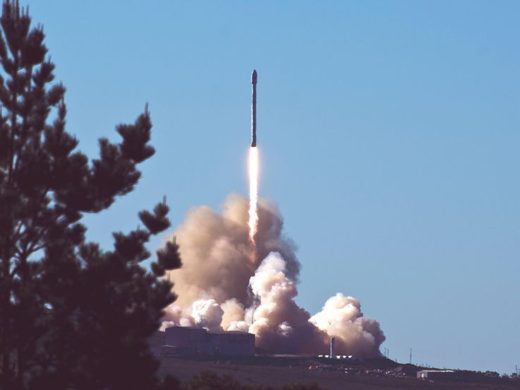 SpaceX envoie 60 satellites de plus en orbite pour alimenter sa constellation "Starlink"