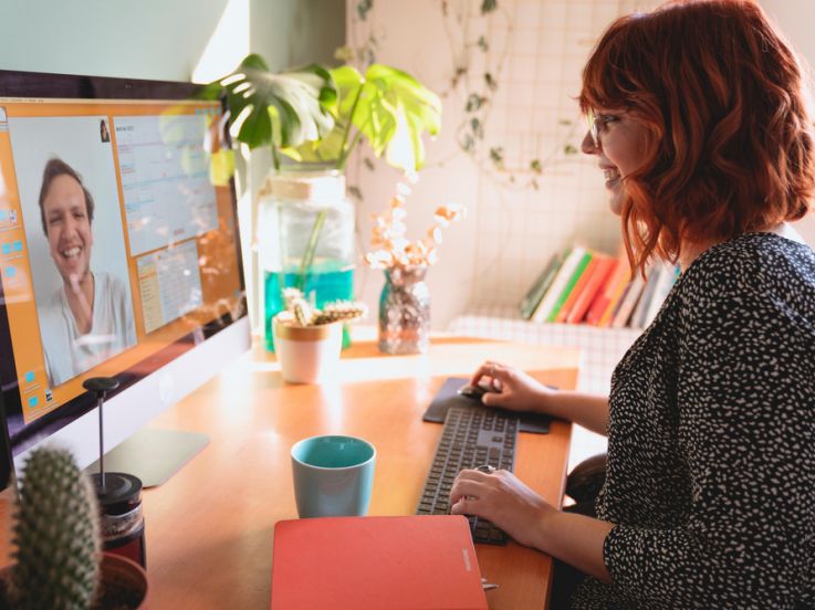 Télétravail : pas d'assouplissement des règles avant le 9 juin, tranche Emmanuel Macron
