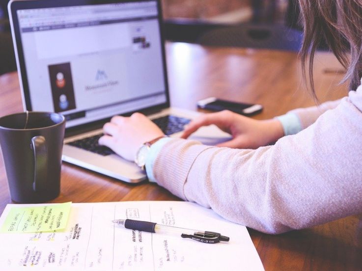 Vidéotox, infox, divulgâcher : découvrez les nouvelles traductions officielles du gouvernement