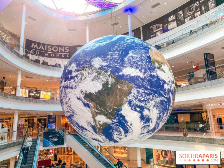 Gaïa de Luke Jerram à Beaugrenelle