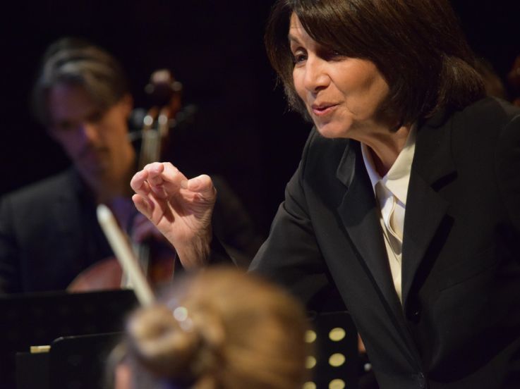 Claire Gibault, une cheffe d'orchestre engagée, les photos