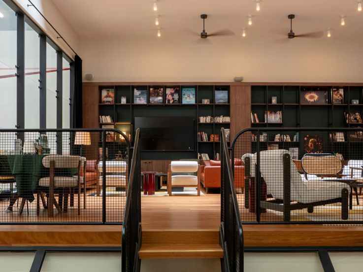 Annette K. Montparnasse : squash, cycling, escalade