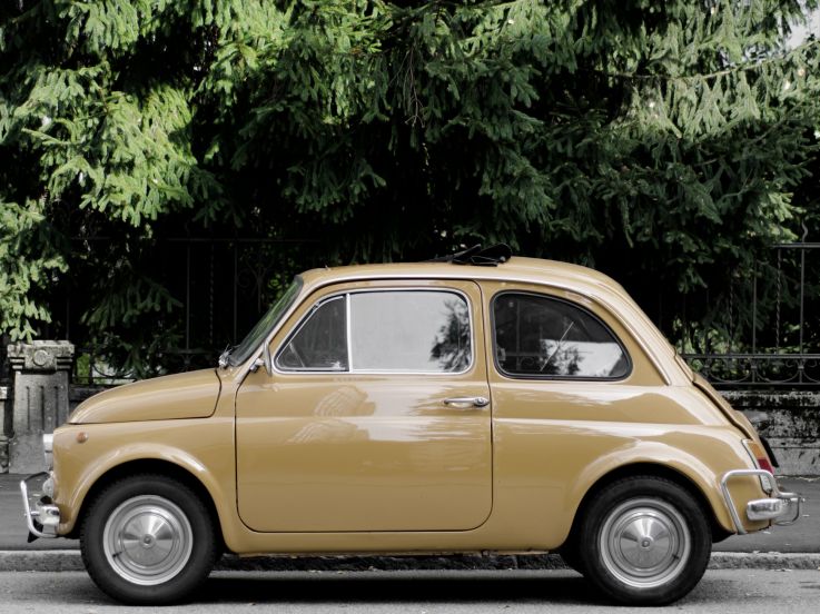 Fête de la Musique 2026 à Paris : un DJ set en plein air dans une 2 CV à Pigalle