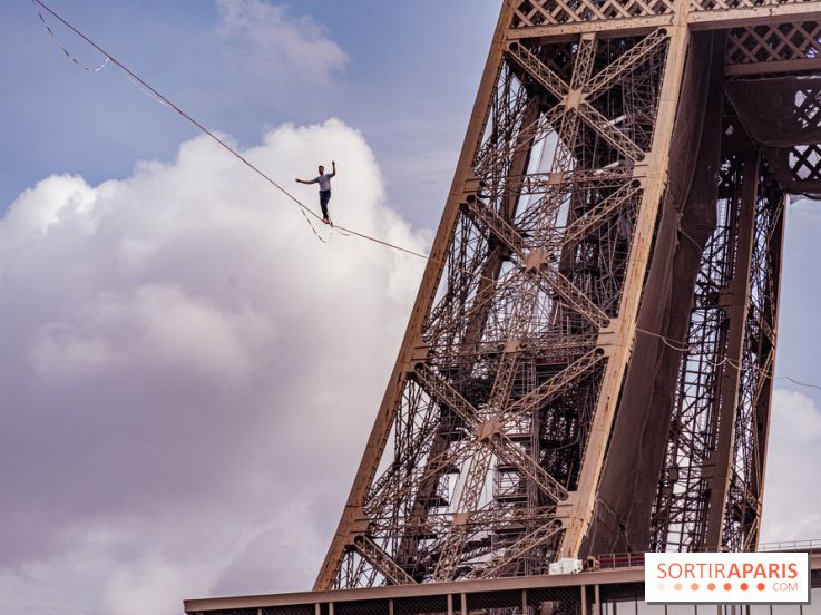 Le Funambule Nathan Paulin traverse le Trocadéro de la Tour Eiffel au Théâtre Chaillot