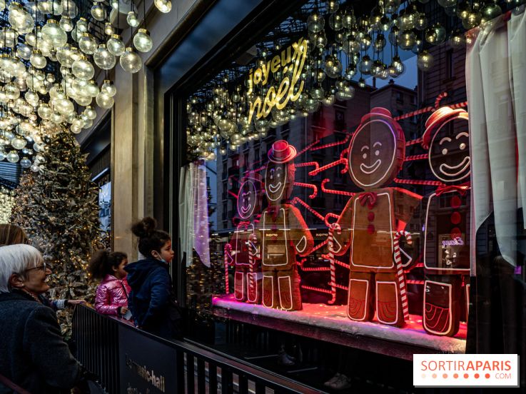 Photos : les vitrines et décorations de Noël du Bon Marché 2021