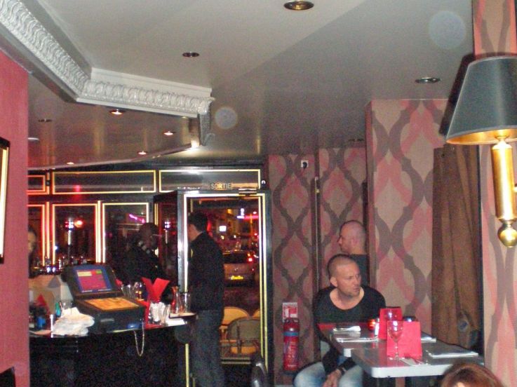 le napoléon, restaurant, brasserie, murs rouge