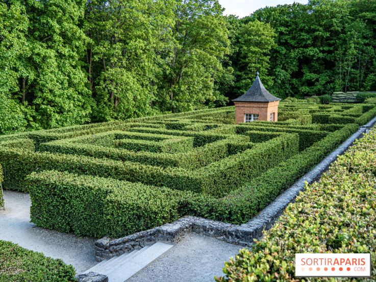 Le Château de Breteuil, ses jardins remarquables et contes de Perrault 