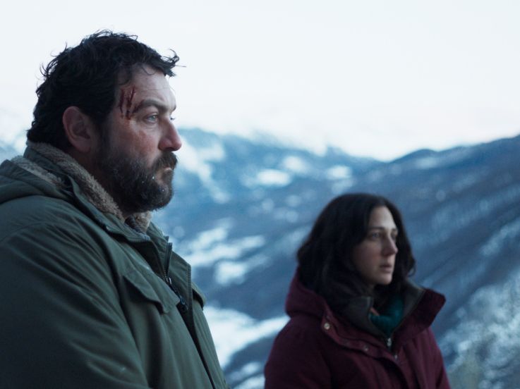 Les Survivants, thriller en montagne avec Denis Ménochet et Zar Amir Ebrahimi : notre avis