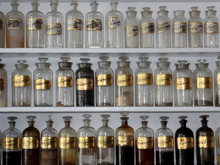 Le musée Albarelle, musée insolite dédié à l'univers de la pharmacie, à Orsay (91)