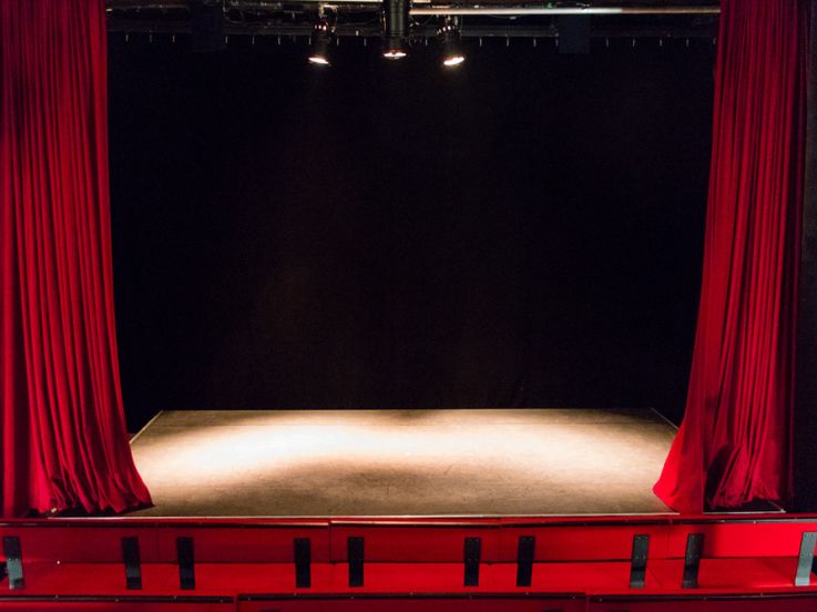 Sorcière, Pirate et Crocodile : Spectacle Envoûtant au Théâtre du Marais à Paris