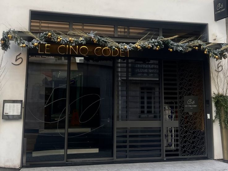 Nouvel An 2024 : un réveillon en musique au Chiquette, le restaurant très chic de l'hôtel Cinq Codet