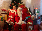 Le Père Noël à la Tête dans les Nuages