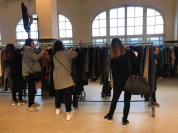 Nouvelle vente au Kilo Emmaüs Alternatives au Palais de la Femme à Paris